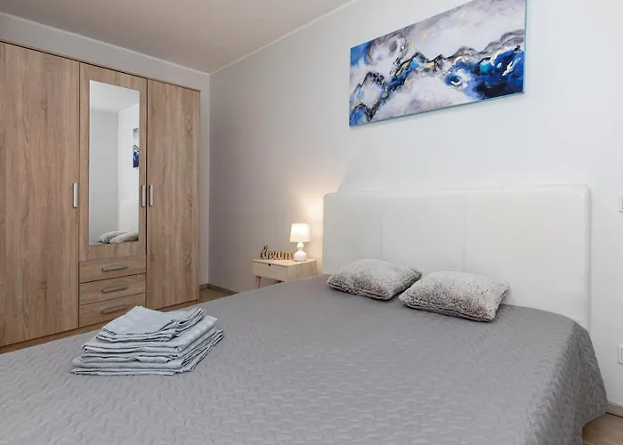 Center Parking Space