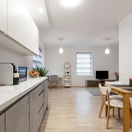 아파트 Center Parking Space